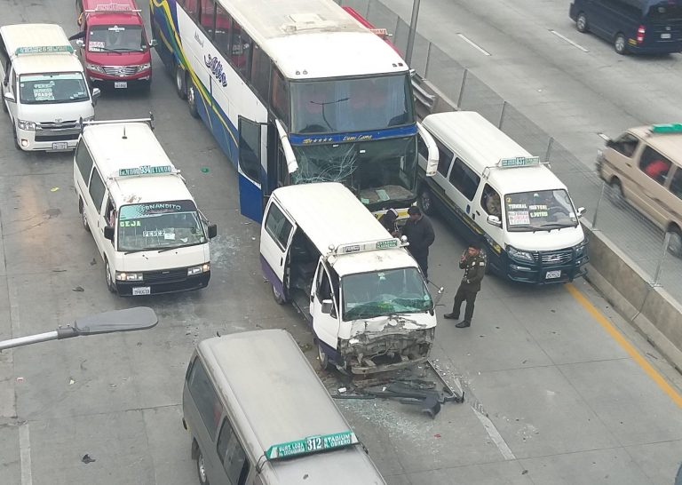 Un Choque Múltiple En La Autopista La Paz El Alto Deja Al Menos Cinco Vehículos Afectados 7571